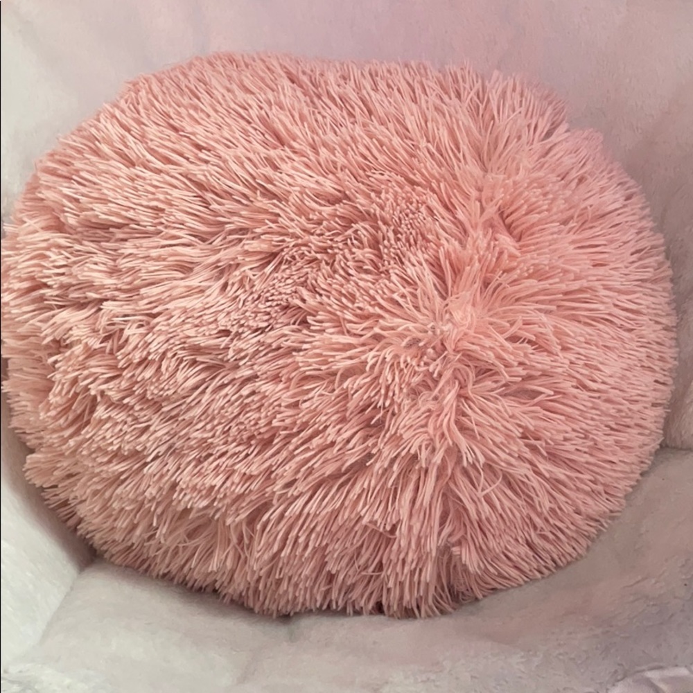 Selling a cute pink fluffy 💗